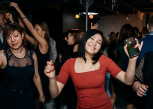 grand-progulka-po-tsentru-moskvy-na-panoramnom-teplokhode-santa-mariya-05