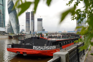 grandioznaya-dance-bbq-party-hot-boat-na-samoy-bolshoy-otkrytoy-palube-v-vostochnoy-evrope-02