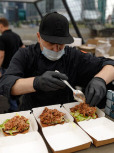 grandioznaya-dance-bbq-party-hot-boat-na-samoy-bolshoy-otkrytoy-palube-v-vostochnoy-evrope-04