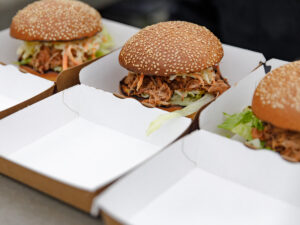 grandioznaya-dance-bbq-party-hot-boat-na-samoy-bolshoy-otkrytoy-palube-v-vostochnoy-evrope-06