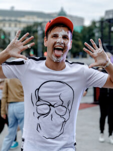 grandioznaya-dance-bbq-party-hot-boat-na-samoy-bolshoy-otkrytoy-palube-v-vostochnoy-evrope-15