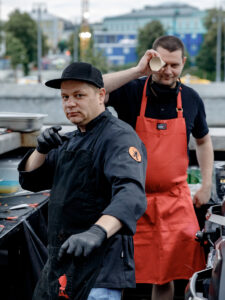 grandioznaya-dance-bbq-party-hot-boat-na-samoy-bolshoy-otkrytoy-palube-v-vostochnoy-evrope-16