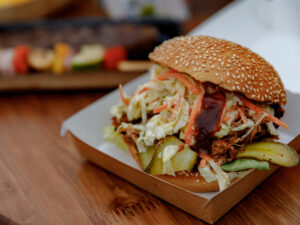 grandioznaya-dance-bbq-party-hot-boat-na-samoy-bolshoy-otkrytoy-palube-v-vostochnoy-evrope-17