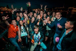 muzykalnyj-ehkspress-s-uzhinom-i-di-dzheem-na-bortu-08