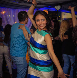 muzykalnyj-ehkspress-s-uzhinom-i-di-dzheem-na-bortu3