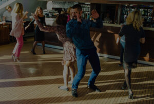 muzykalnyj-ehkspress-s-uzhinom-i-di-dzheem-na-bortu4