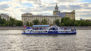 na-retro-tramvaychike-po-tsentru-moskvy-ot-prichala-kitay-gorod-ustinskiy-vorobevy-gory-02