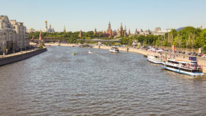 na-retro-tramvaychike-po-tsentru-moskvy-ot-prichala-kitay-gorod-ustinskiy-vorobevy-gory-04