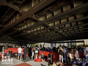 nochnoy-koshmar-na-korable-prizrake-loft-boat-v-kanun-dnya-vsekh-svyatykh-khellouin-04