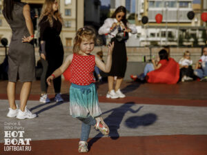 nochnoy-koshmar-na-korable-prizrake-loft-boat-v-kanun-dnya-vsekh-svyatykh-khellouin-05