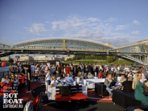 nochnoy-koshmar-na-korable-prizrake-loft-boat-v-kanun-dnya-vsekh-svyatykh-khellouin-06