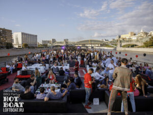 nochnoy-koshmar-na-korable-prizrake-loft-boat-v-kanun-dnya-vsekh-svyatykh-khellouin-09