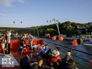 nochnoy-koshmar-na-korable-prizrake-loft-boat-v-kanun-dnya-vsekh-svyatykh-khellouin-11