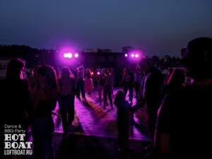 nochnoy-koshmar-na-korable-prizrake-loft-boat-v-kanun-dnya-vsekh-svyatykh-khellouin-14