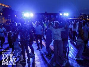 nochnoy-koshmar-na-korable-prizrake-loft-boat-v-kanun-dnya-vsekh-svyatykh-khellouin-15