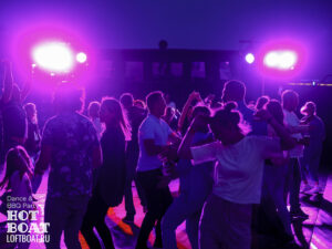 nochnoy-koshmar-na-korable-prizrake-loft-boat-v-kanun-dnya-vsekh-svyatykh-khellouin-16