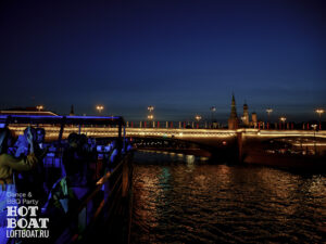 nochnoy-koshmar-na-korable-prizrake-loft-boat-v-kanun-dnya-vsekh-svyatykh-khellouin-17