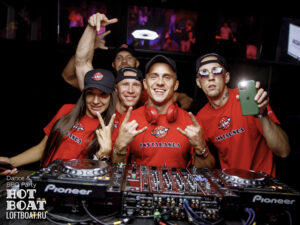 nochnoy-koshmar-na-korable-prizrake-loft-boat-v-kanun-dnya-vsekh-svyatykh-khellouin-19