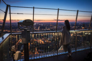 noviy-god-2020-na-kryshe-neboskreba-moskva-siti-oko-03