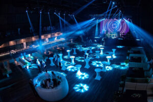 noviy-god-2024-v-kontsertnom-zale-atmosfera-amfiteatr-03