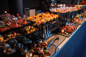 noviy-god-2024-v-kontsertnom-zale-atmosfera-amfiteatr-17