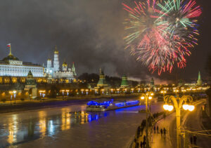 novogodnie-i-rozhdestvenskie-rechnye-progulki-s-prazdnichnym-uzhinom-03