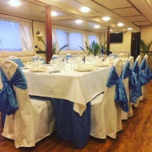 novogodnie-i-rozhdestvenskie-rechnye-progulki-s-prazdnichnym-uzhinom-06