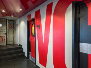 novogodnyaya-noch-2020-na-komfortabelnom-teplohode-restorane-loft-boat-29