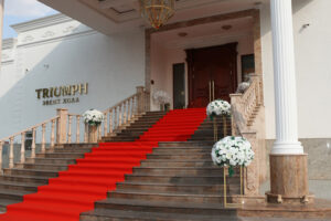 novogodnyaya-noch-v-banketnom-zale-triumf-kholl-03