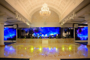 novogodnyaya-noch-v-banketnom-zale-triumf-kholl-09