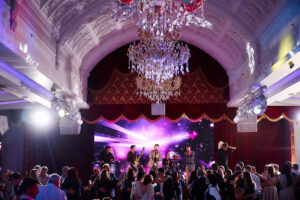 novogodnyaya-noch-v-banketnom-zale-triumf-kholl-10