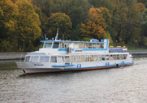 odnodnevniy-rechnoy-kruiz-v-zhostovo-06