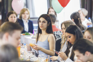 posledniy-zvonok-na-teplokhode-s-furshetom-i-prazdnichnoy-programmoy-012