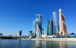 poznavatelnaya-rechnaya-progulka-gde-zimuyut-teplokhody-01