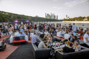 prazdnichniy-dance-weekend-12-iyunya-na-ogromnom-teplokhode-loft-boat-11