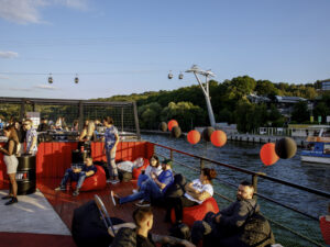 prazdnichniy-dance-weekend-12-iyunya-na-ogromnom-teplokhode-loft-boat-12