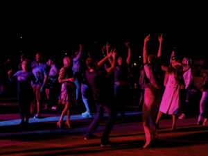 prazdnichniy-dance-weekend-12-iyunya-na-ogromnom-teplokhode-loft-boat-20