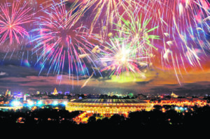 prazdnichniy-kruiz-v-den-goroda-2019-s-prosmotrom-salyuta-na-teplohode-01