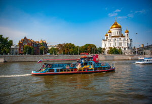 prazdnichniy-reys-9maya-na-rechnom-retro-tramvaychike-sovetskiy-soyuz-02