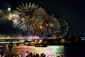 prazdnichniy-reys-v-den-goroda-moskvy-na-rechnom-retro-tramvaychike-kristall-01