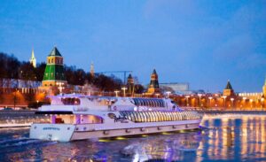 prednovogodniy-korporativ-2022-na-komfortabelnom-teplokhode-radisson-05