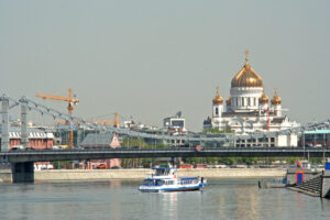 progulka-na-teplohode-ogni-stolicy-s-kalyanom-i-uzhinom-na-bortu-02