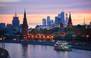 progulka-na-teplohode-ogni-stolicy-s-kalyanom-i-uzhinom-na-bortu-03