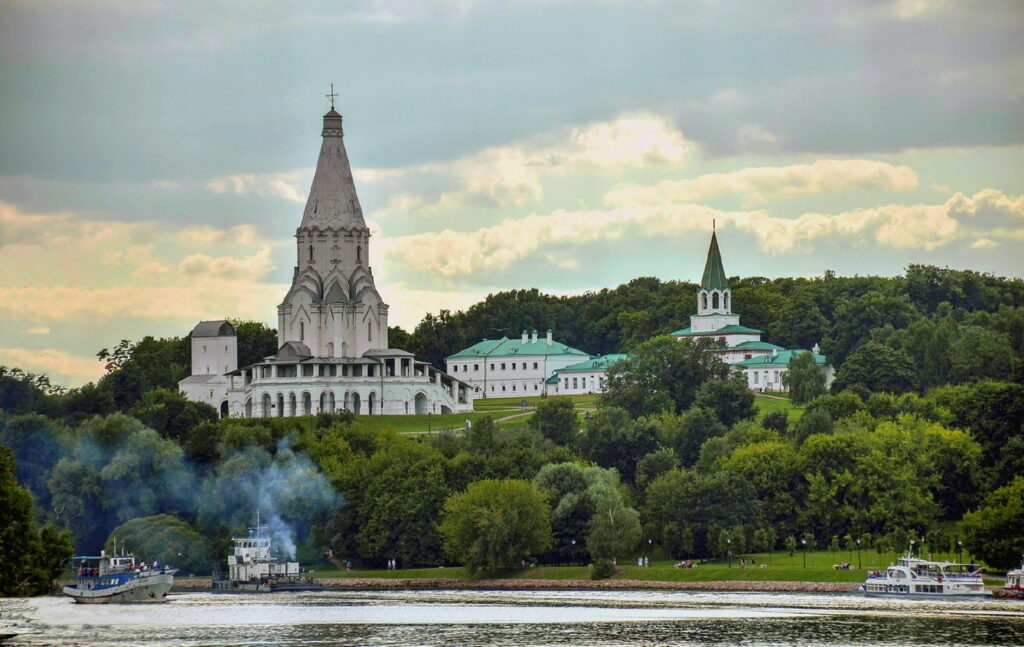 progulka-na-teplohode-v-parke-kolomenskoe-03