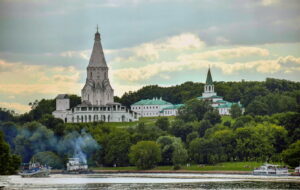 progulka-na-teplohode-v-parke-kolomenskoe-03