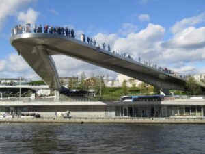 progulka-na-teplokhode-po-tsentralnomu-marshrutu-moskvy-ot-prichala-novospasskiy-most-04