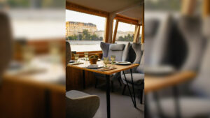 progulka-po-moskve-reke-na-teplokhode-restorane-moris-ot-moskva-siti-10