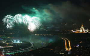 prosmotr-salyuta-9-maya-2019-goda-s-teplohoda-alina-bravo-04