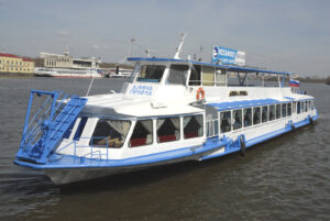 prosmotr-salyuta-9-maya-2019-goda-s-teplohoda-alina-prima-03