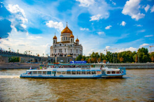 prosmotr-salyuta-9-maya-2022-c-teplokhoda-alina-prima-ot-prichala-krymskiy-most-02